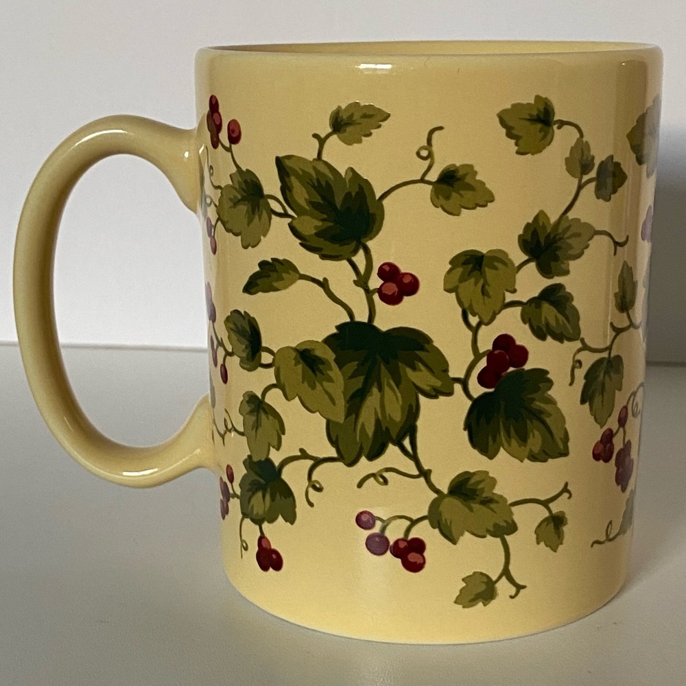 Waverly Mug Garden Room Grape Vine & Berry Coffee made in Poland EUC ceramic